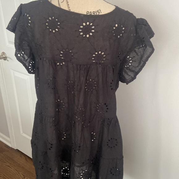 Black Cap Sleeve Embellished dress - Picture 3 of 9